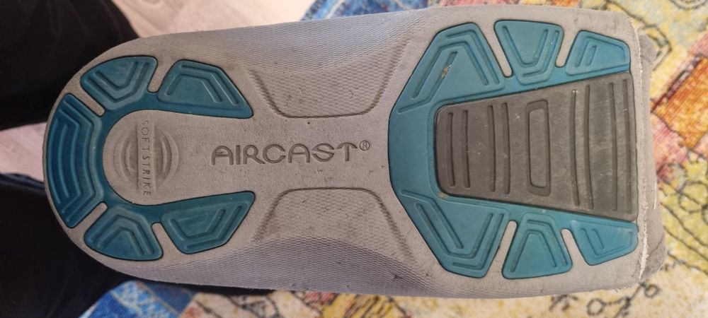 Gheată ortopedica Aircast Elite .ESTE FOARTE PUTIN FOLOSITĂ.