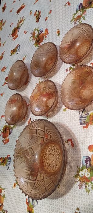 2 различни комплекта "Купа с 5-6 малки купички от кафяво стъкло