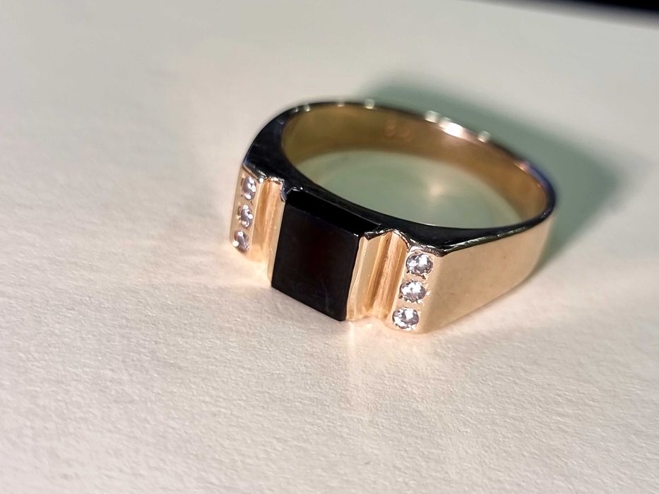 Мъжки златен пръстен с оникс /българска изработка/