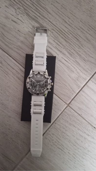 vand ceas primit cadou