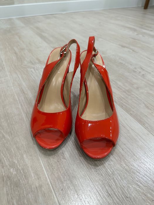 Босоножки женские лаковые