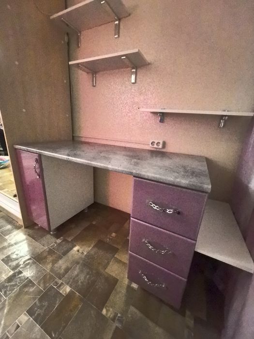 Продам шкафы и стол б/у