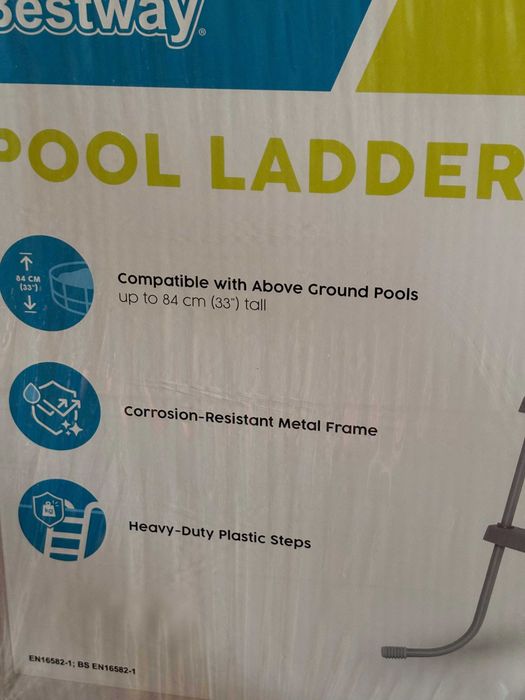 Scara piscina supraterana