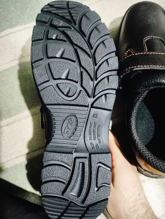 Рабочая обувь с защитной вставкой