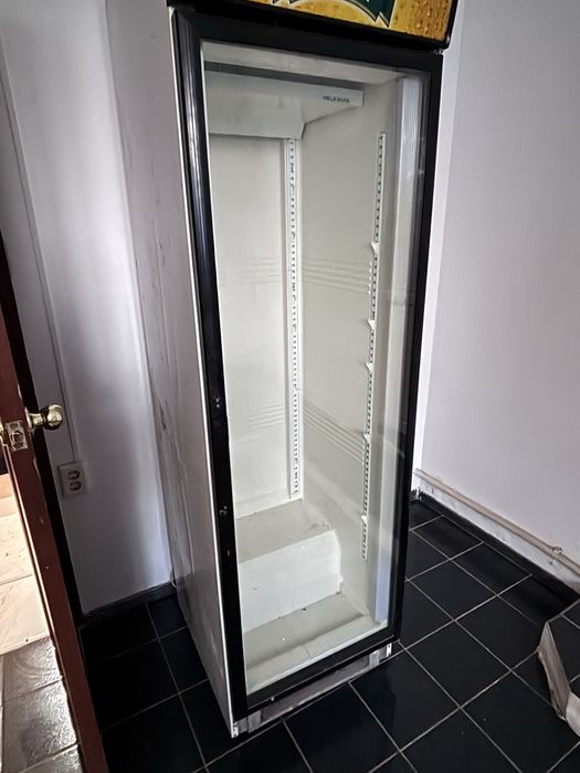 Витринный холодильник , холодильный шкаф