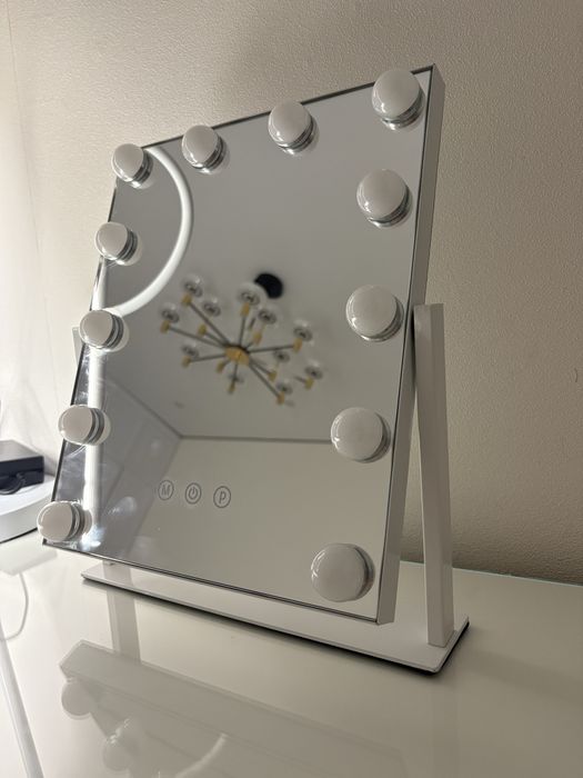 зеркало с лампочками