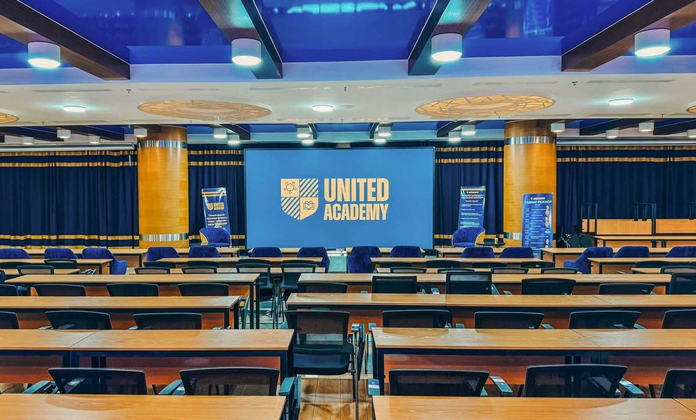 Конференц-зал United Academy на 300 человек со всеми удобствами