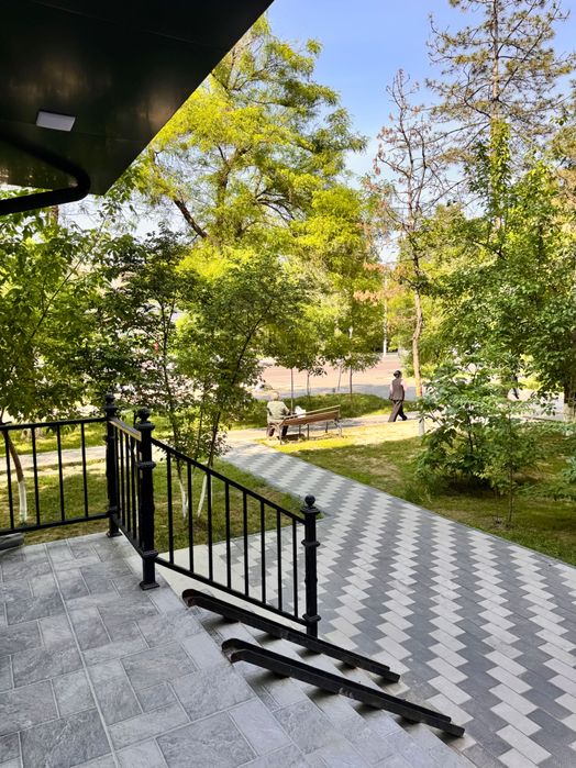 А.Фитрата(Рисовый) Первая линия 64кв Фасад 20м Две входные группы.