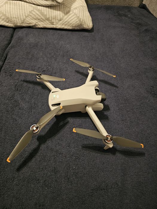 Drona DJI MINI 3 Fly more combo+protectie elicii, limita inaltime 500m