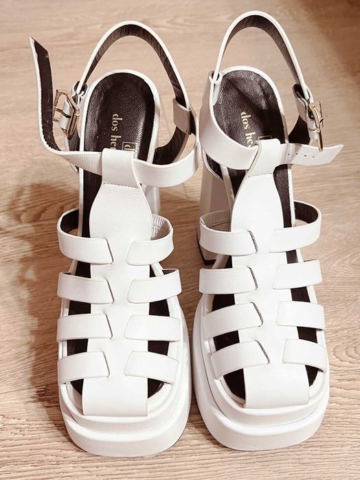 Босоножки на платформе из натуральной кожи