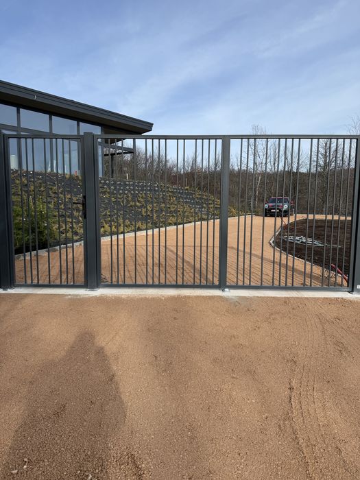 Метални врати и огради