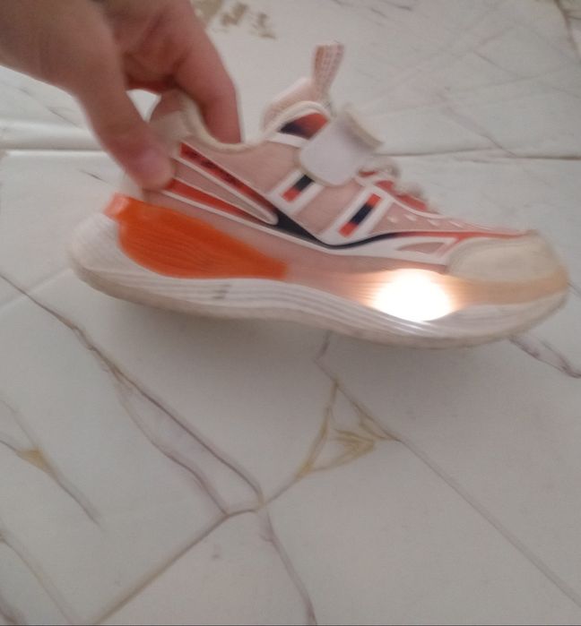 Туфли, Кроссовки