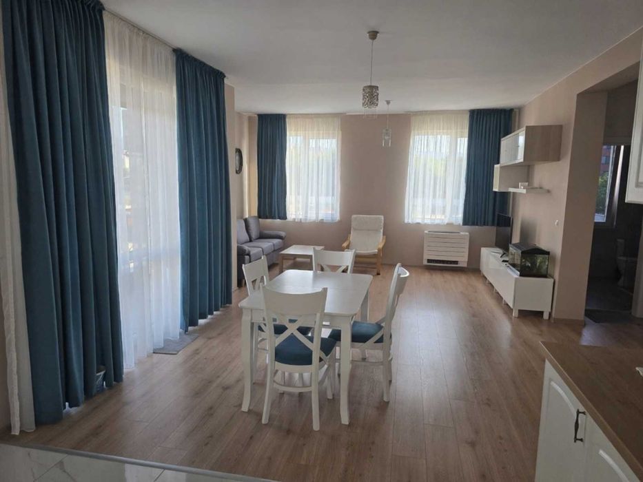 Дава се под наем Тристаен апартамент в Пловдив, Център - 130 кв.м за 714 € - Снимка #1