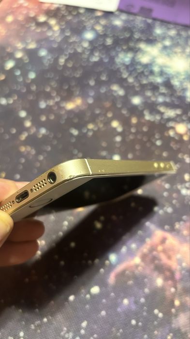 iPhone SE 2016, 64GB, 73% Батерия