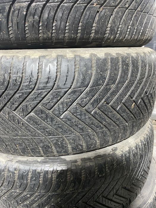 Anvleope all sezon Hankook 215/55/17 dot 2023