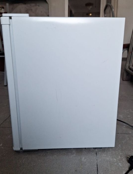 Продам маленький холодильник