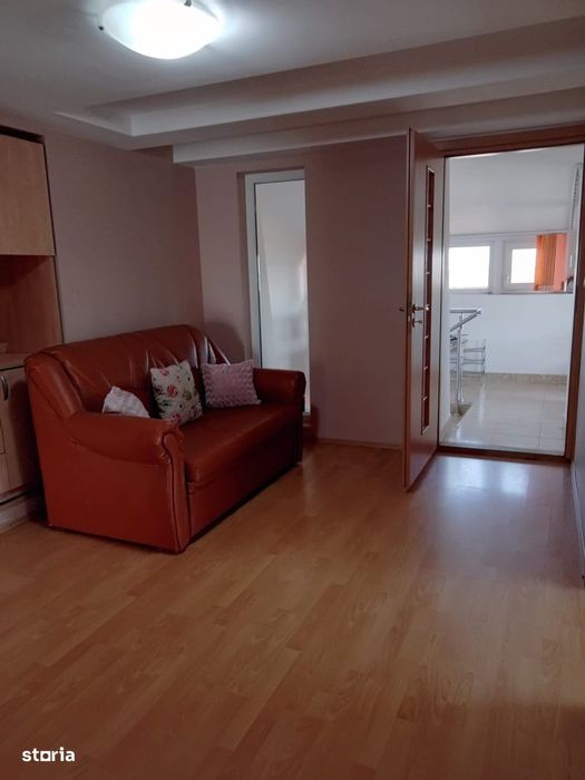 Casă spațioasă cu etaj și teren generos, zona urbană