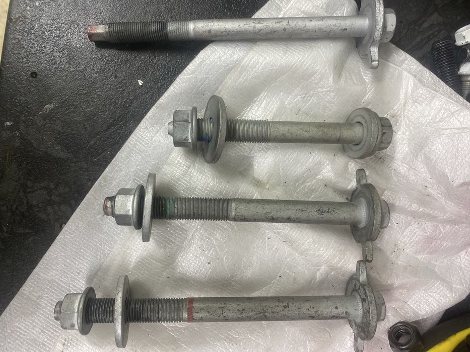 Болты подушек рамы