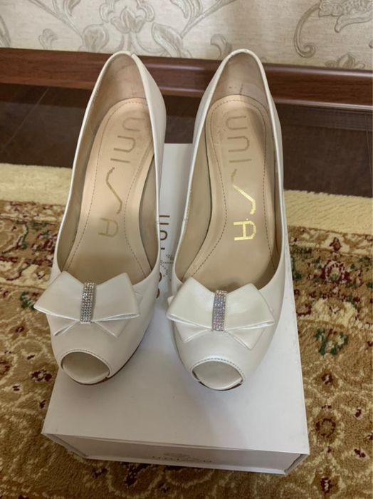 Продам нрвые женские туфли