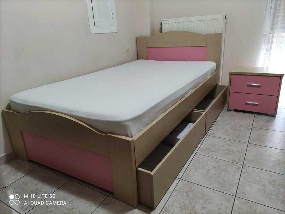 Легло за момиче,отлично състояние