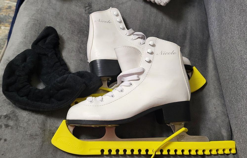 Продам женские фигурные коньки Nordway