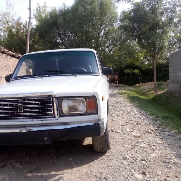 Vaz2107 oq sotiladi oldi orqa but