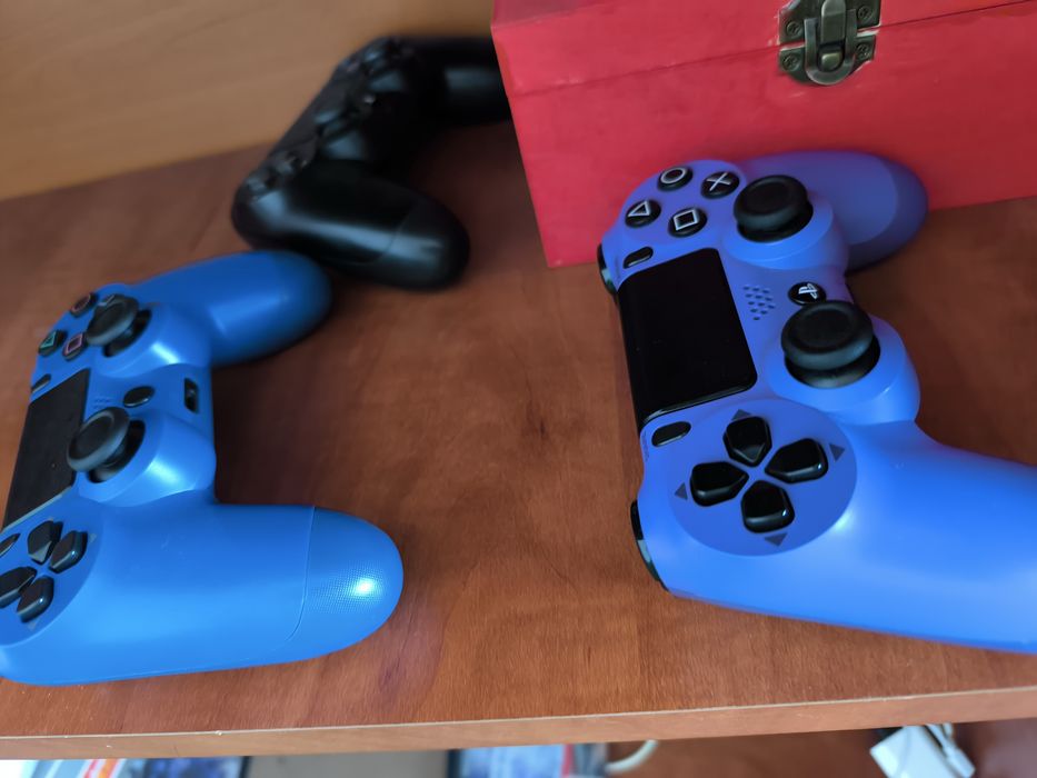 Vand playstation 4Pro-1TB