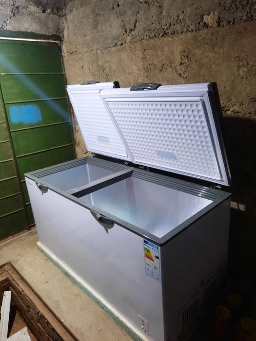 Морозильник большой