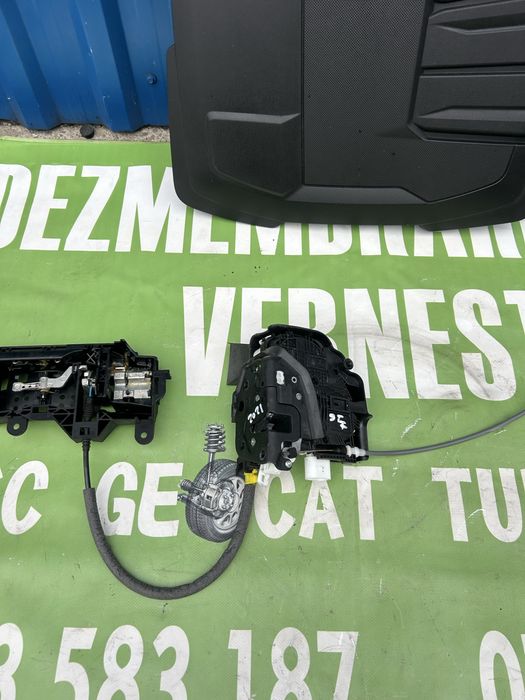 Broască ușă stânga față Audi A4 B9 facelift 2021