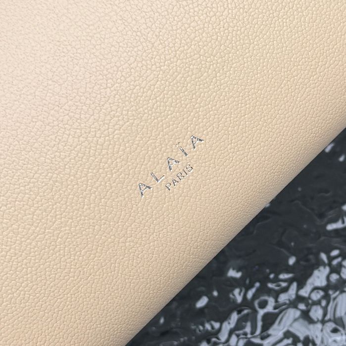 Geanta Alaia Le Teckel 32 cm, nudepink, Premium