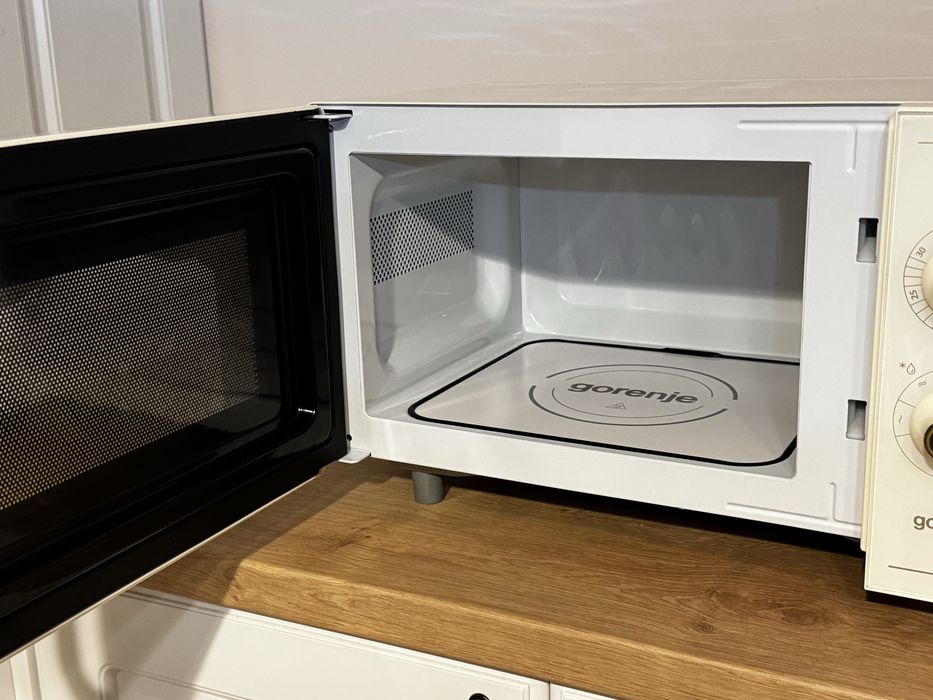 Cuptor cu microunde Gorenje Classico MO4250CLI - Stil Retro / Vintage, Fără farfurie rotativă, Aproape NOU / Impecabil