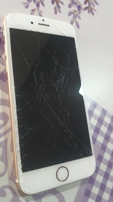 Айфон за части не включва