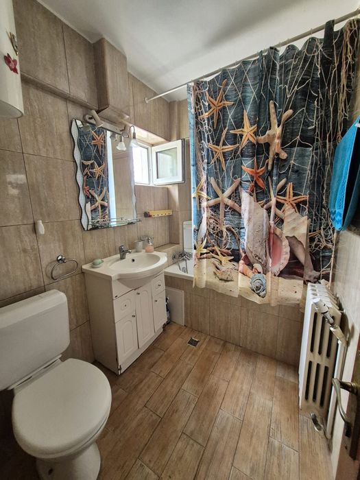 Vând apartament  cu 3 camere in Mangalia