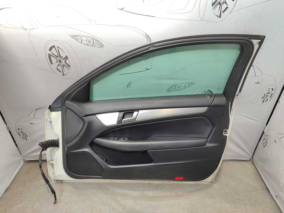 Ușă Față Dreaptă Mercedes-Benz C-Class W204 Coupe Alb Cod Culoare 650 Calcite White 2012 / [2007-2014] / A2047201005 (2A)
