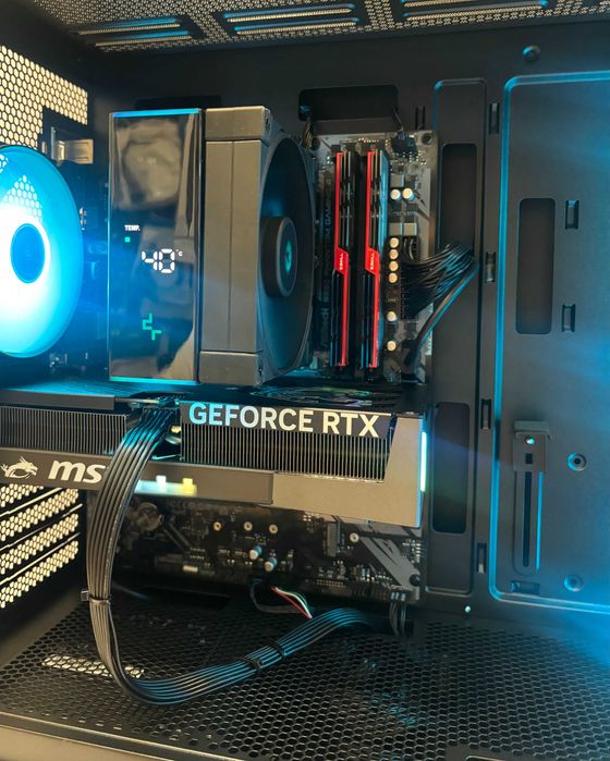 Геймърски компютър AMD Ryzen 7 5700X, RTX 5060 Ti 8GB, 16GB ram