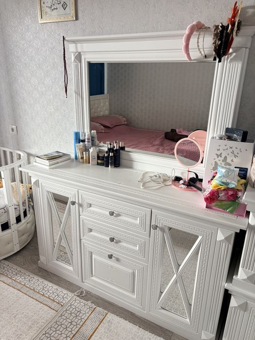 Продам комод с зеркалом