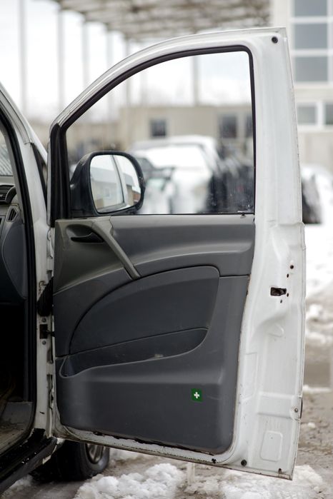 Usa stnga dreapta Mercedes Vito Viano W639 macara fata usa clanta bara