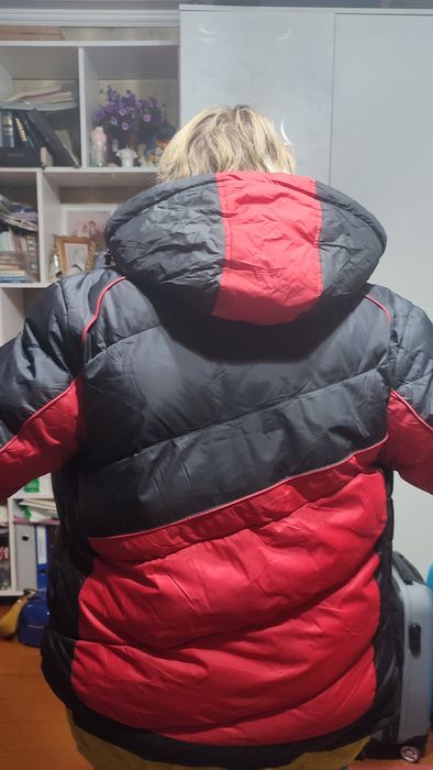 Очень тёплая ,двухсторонняя куртка