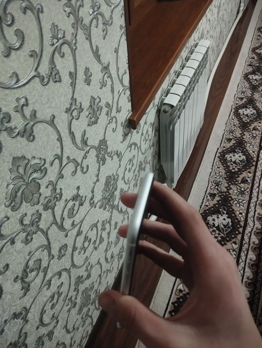 Iphone se 2020 SROCHNO