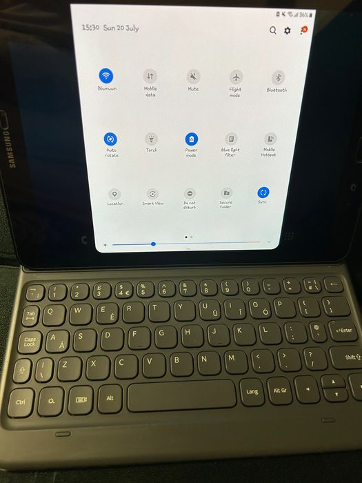 Таблет SAMSUNG с писалка и клавиатура