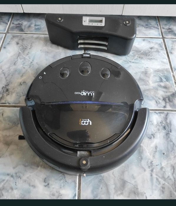 Robot pentru curățenie în stare bună de funcționare.