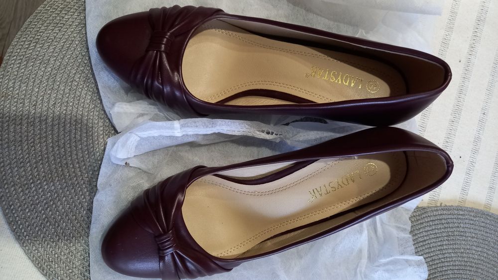 Обувки в цвят бордо от Италия