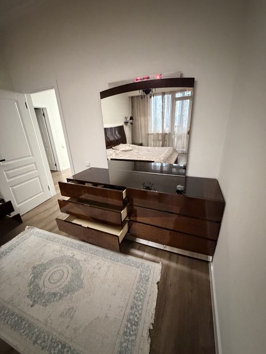 Продам спальную гарнитуру