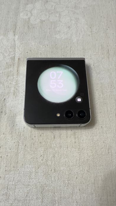 Samsung Galaxy Z Flip5 в гаранция още 18 месеца