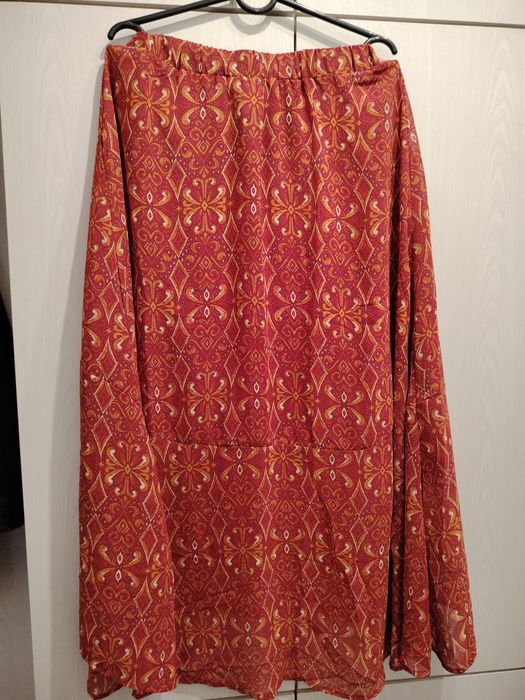 Дамска пола, червена