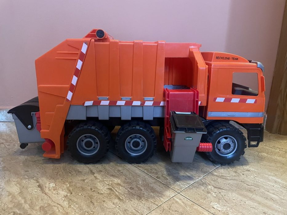 Лена мерцедес боклукчийски камион