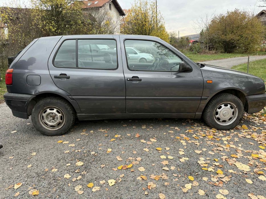 Продавам голф 3 на части