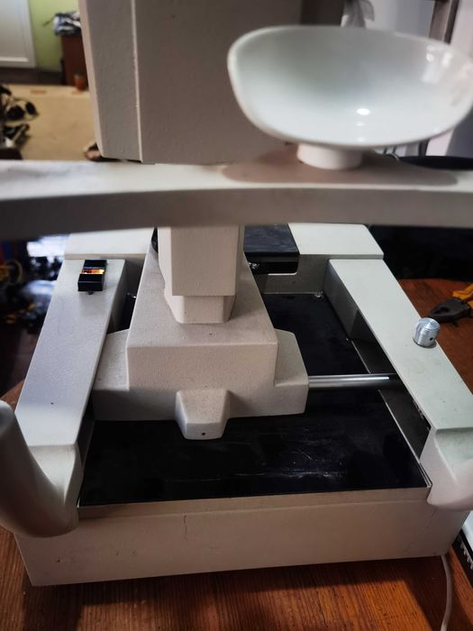 безконтактен тонометър