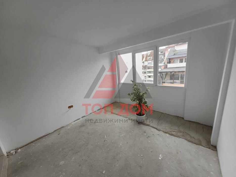 Продава се Многостаен апартамент в Варна, Зимно кино Тракия - 140 кв.м за 1036 €/кв.м - Снимка #1