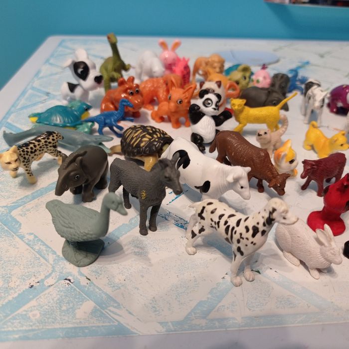 Лот с малки животни